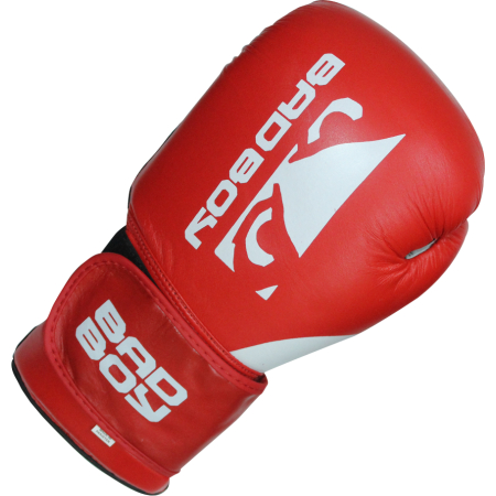 Guantes de boxeo Bad Boy de cuero sintético. Alta resistencia y calidad garantizada.