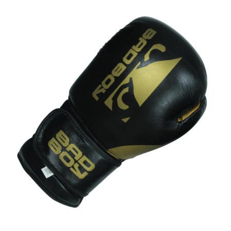 Guantes de boxeo Bad Boy de cuero sintético. Alta resistencia y calidad garantizada.